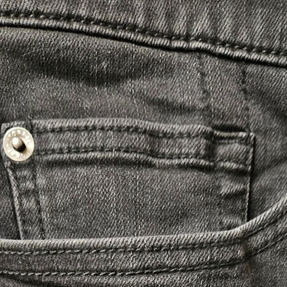 TORRID 8" Black Bombshell Bermuda Premium Stretch High Rise Short Size 24 - Picture 4 of 15